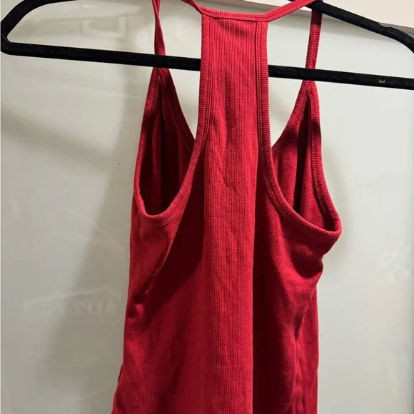 Simple Red Tank Top - Picture 3 of 4